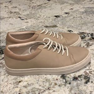 Men’s tan leather sneaker size 9